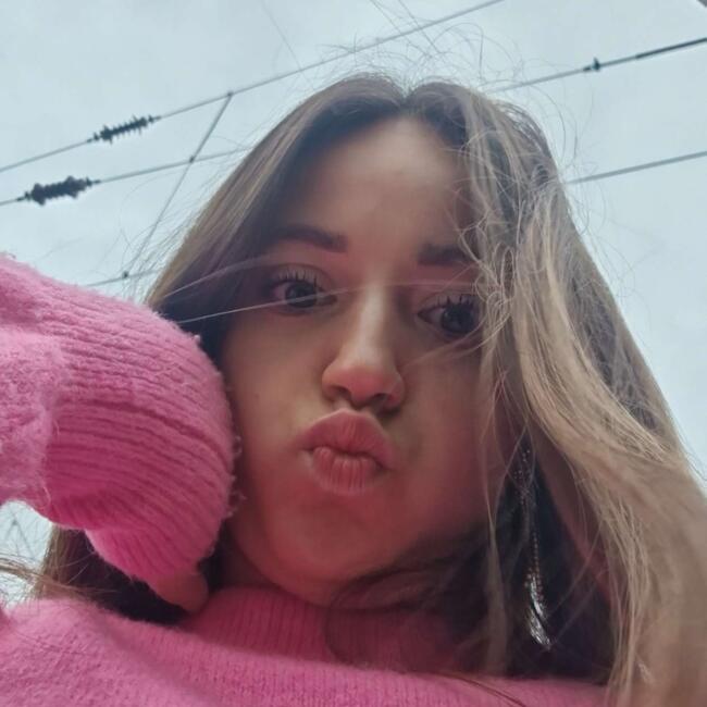 Babysitter in Dijon: Mya