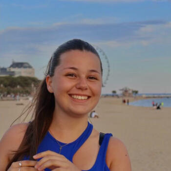 Babysitter in Saint-Magne: Louna