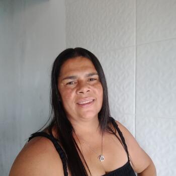 Babá em Queimados: Lindalva