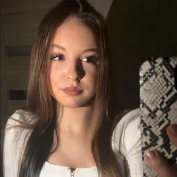 Babysitter in Săveni: Adelina