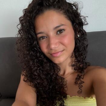 Babysitter in Villa del Prado: Karla María
