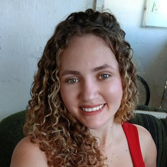Babysitter in Maceió: Letícia