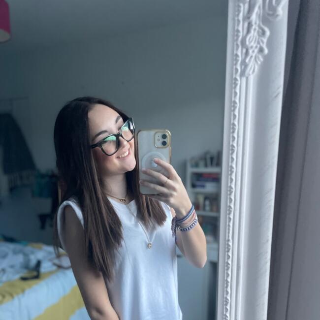 Babysitter in Saint-Symphorien-dOzon: Mathilde