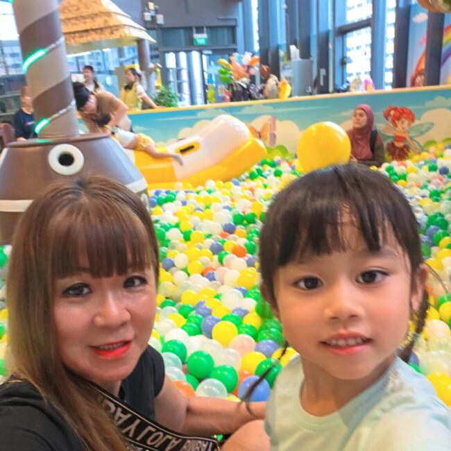 Nanny in Singapore: Christina