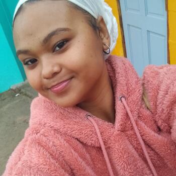 Babysitter in Vredenburg: Courtney
