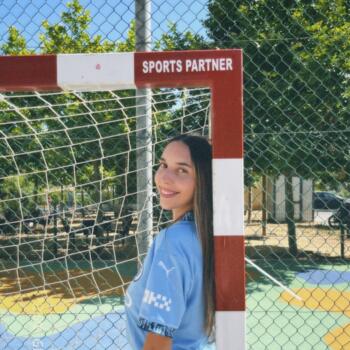 Babysitter in Faro: Leonora