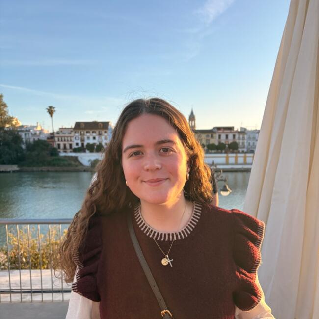 Babysitter in Seville: Claudia