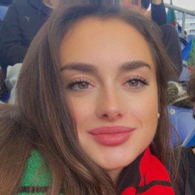 Babysitter in Forest: Pauline