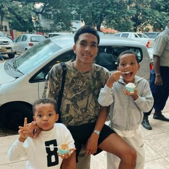 Babysitter in Faro: Athyan