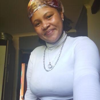 Babysitter in Helderberg: Annicia Heuvel