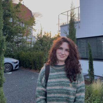 Babysitter in Budapest: Cora