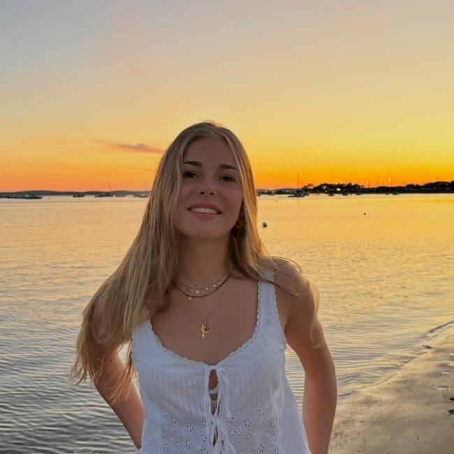 Babysitter in Andernos-les-Bains: Jade