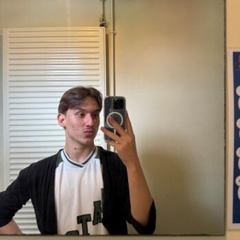 Babysitter in Bois-Colombes: Alexis