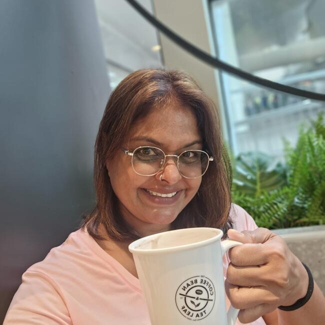 位于Singapore Island的临时保姆: Evon Ainlee