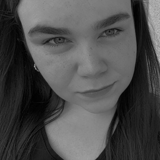 Babysitter in Les Salles-de-Castillon: Lizéa