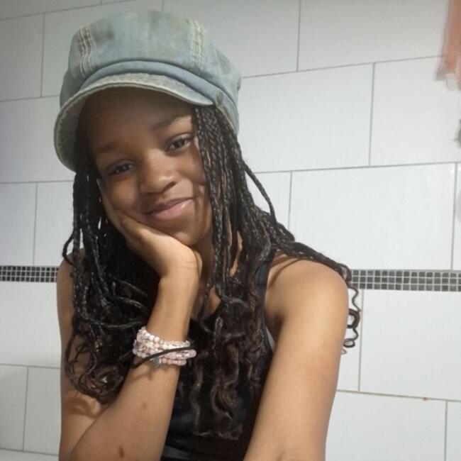 Babysitter in Noisy-le-Sec: Eliora