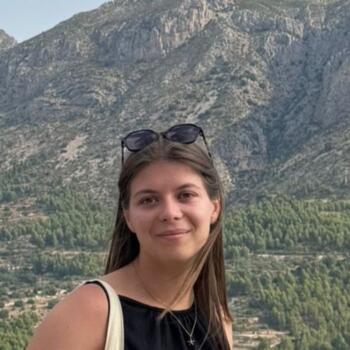 Baby-sitter Woluwe-Saint-Pierre: Youna