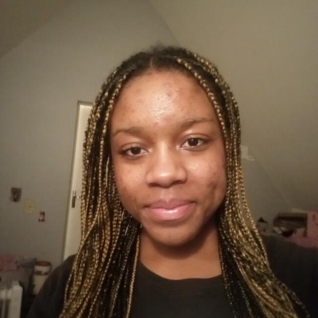 Babysitter in Troyes: Naomie