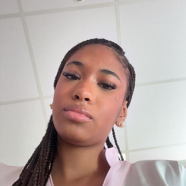 Babysitter in Courbevoie: Kahina