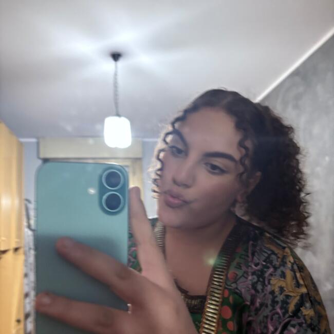 Babysitter in Castelnovo di Sotto: YASSMINE