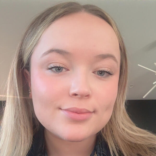 Babysitter in Invercargill: Lili