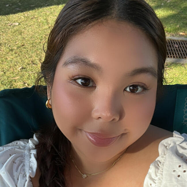 Babysitter in Los Angeles: Angela