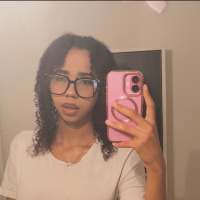 Babysitter in Lyon: Naomie