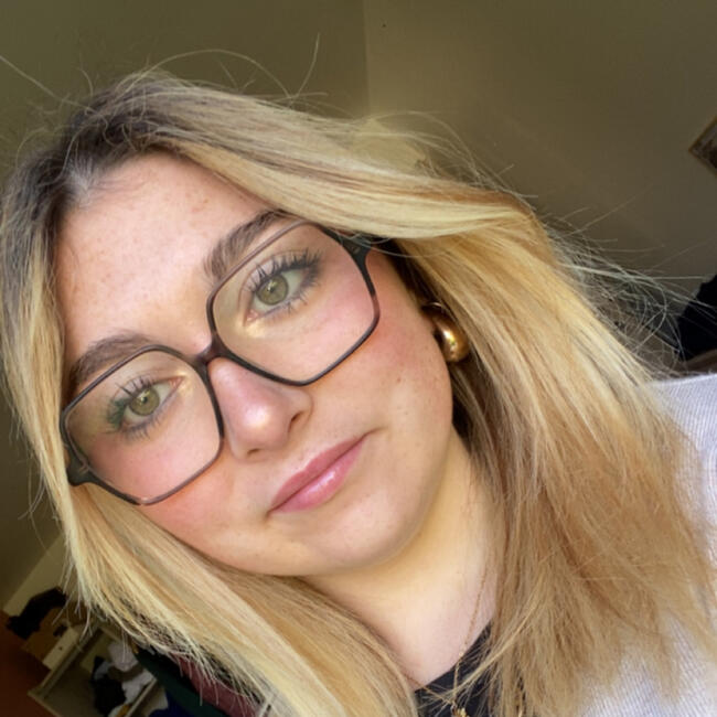 Babysitter in Curzay-sur-Vonne: Candy