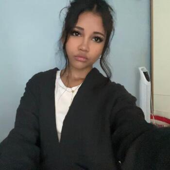 Babysitter in Sainte-Foy-lès-Lyon: Rose