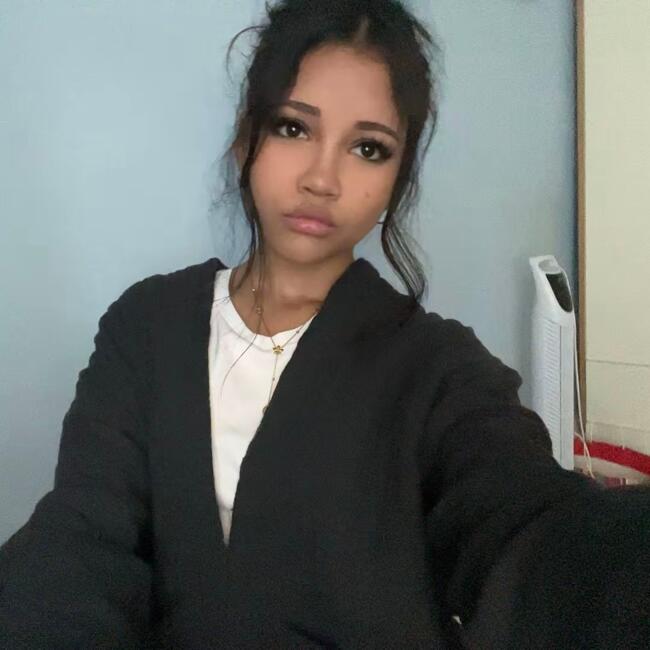 Babysitter in Sainte-Foy-lès-Lyon: Rose