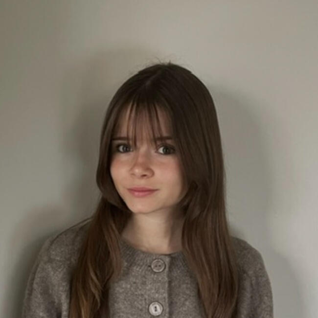 Babysitter in Saint-Cloud: Anna
