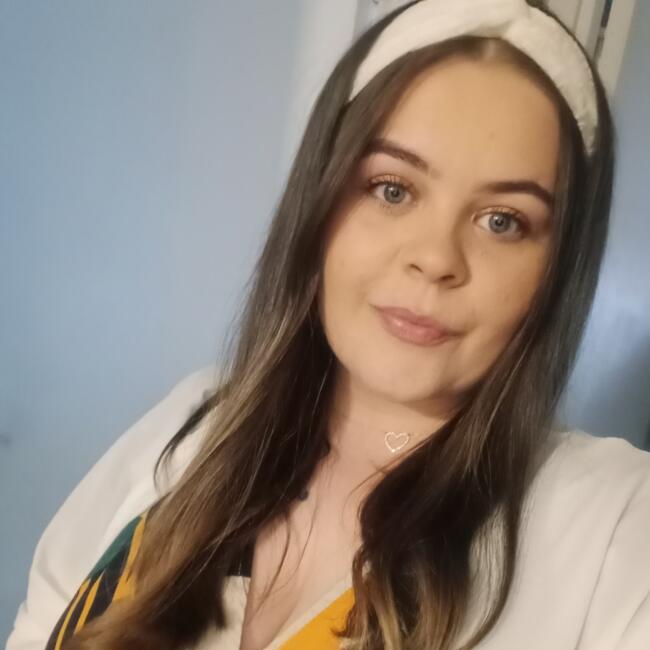 Babysitter in Johnstone: Rachel