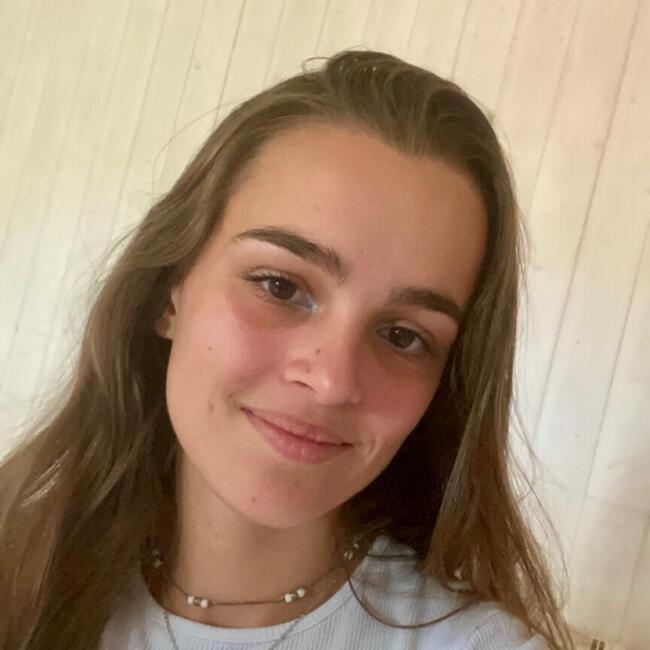 Babysitter in Garancières-en-Beauce: Clara