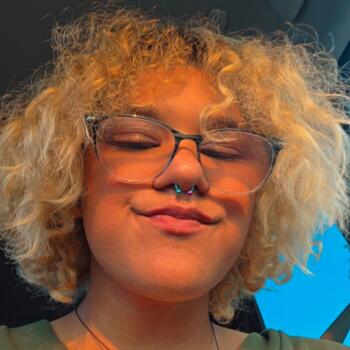 Babysitter in Lancaster: Tiny