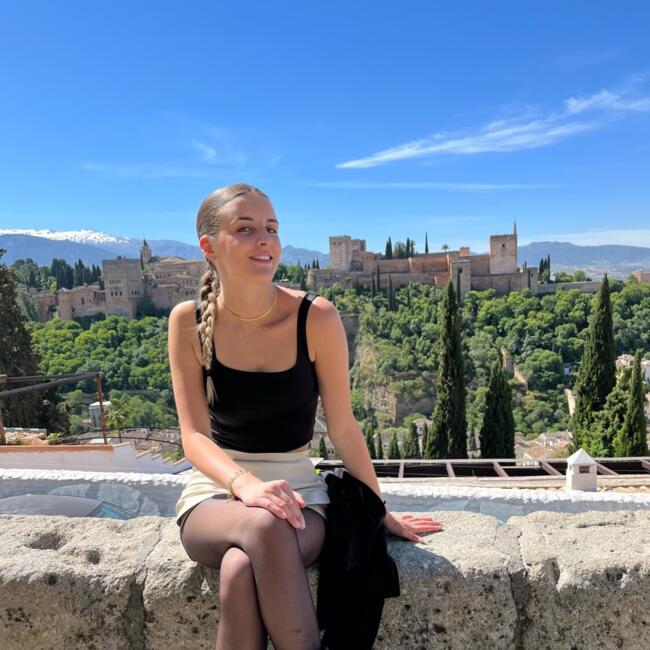 Babysitter in Blégny: Manon