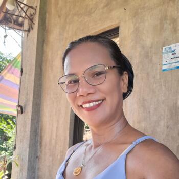 Babysitter Makati City: Rowena