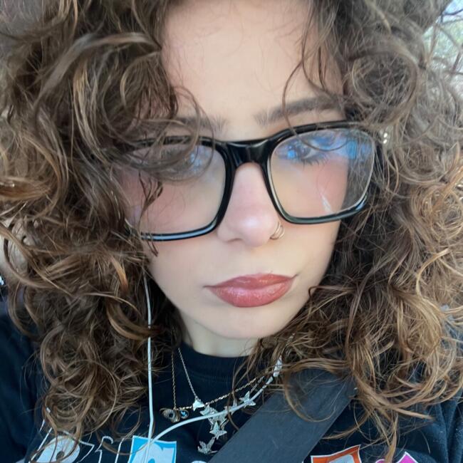 Babysitter in Borough of Queens: Christina