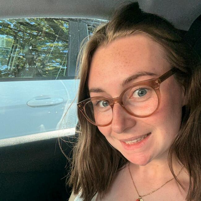 Babysitter in Pont-l'Évêque: Léanne