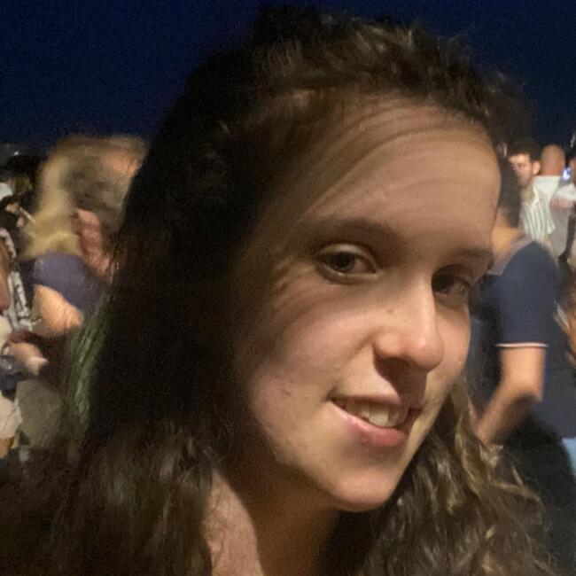 Babysitter in Paris: Agathe