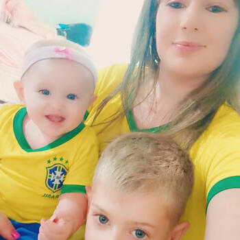 Babysitter in Morro Reuter: Debora