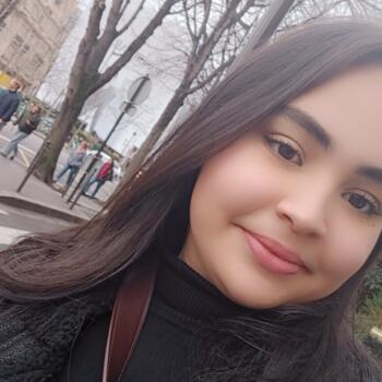 Babysitter in Paris: LETICIA