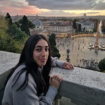 Baby-sitter Tours: Zina