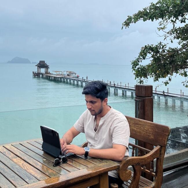 कोच्चि में बेबीसिटिंग की नौकरी: Roushan