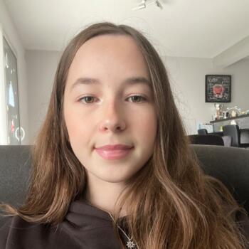 Babysitter in Irodouër: Chloé