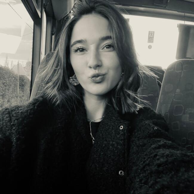 Babysitter in Les Mées: Meline