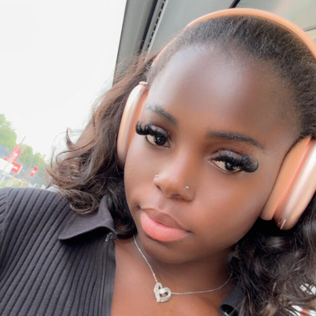 Babysitter in Forest: Fatmata