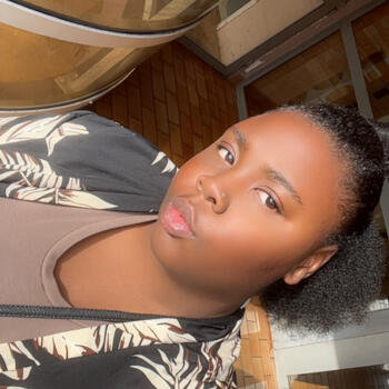 Babysitter in Évry: DELLEVI