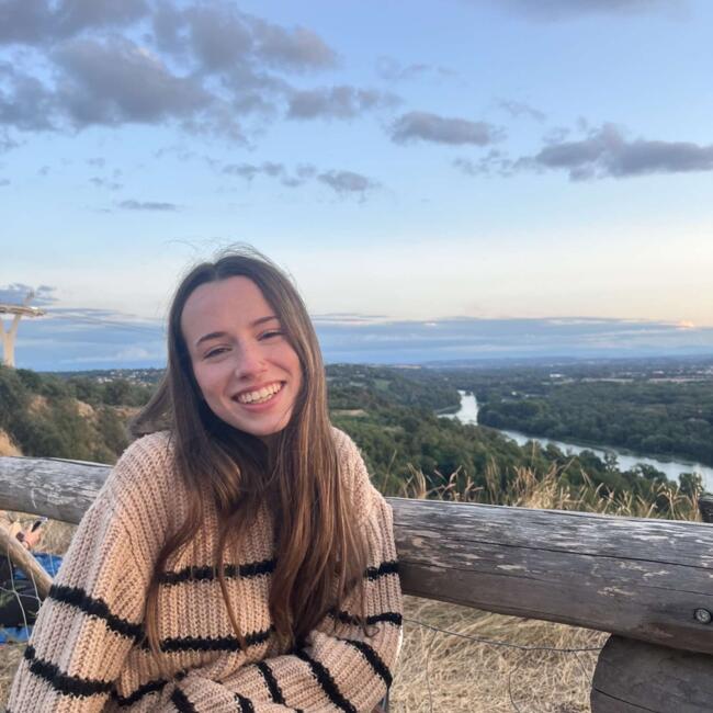 Babysitter in Léglise: Elise