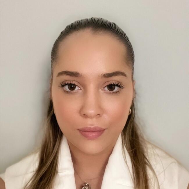 Babysitting job in Cessy: Alyssa