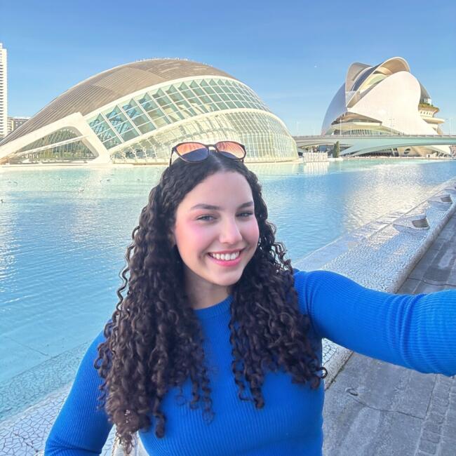 Babysitter in Valencia: Yasmin Gabrielle